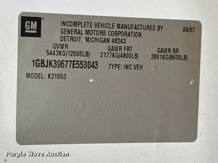 image for item ES5936 2007 Chevrolet Silverado 3500HD Ext. Cab flatbed pickup truck