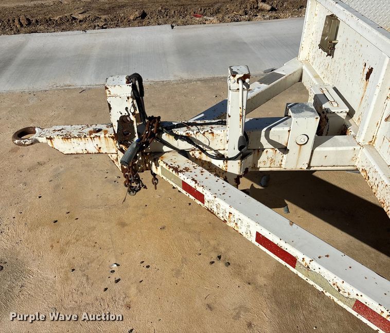 image for item ES8534 2003 TRUC Filter trailer utility trailer