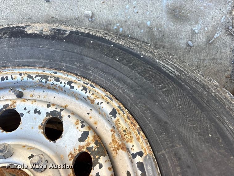 image for item ES8534 2003 TRUC Filter trailer utility trailer