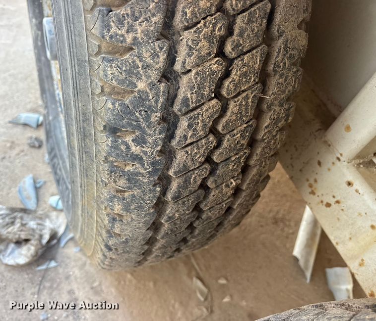 image for item ES8534 2003 TRUC Filter trailer utility trailer