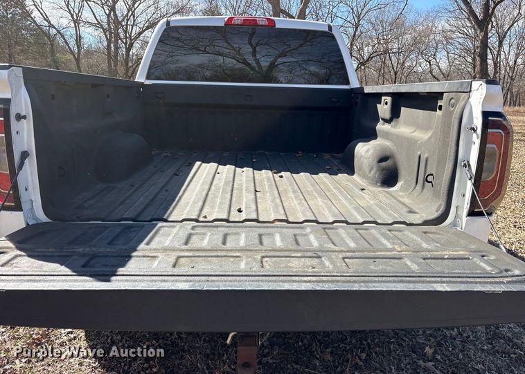 image for item ES8581 2018 GMC Sierra 1500 Crew Cab pickup truck