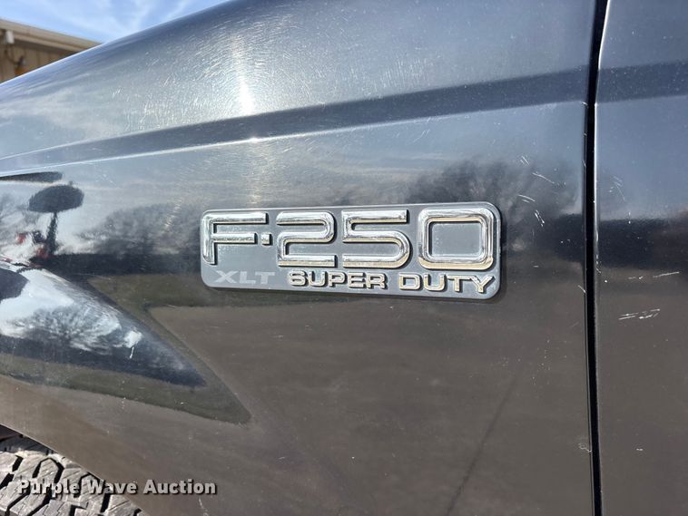 image for item ES8583 2000 Ford F250 Super Duty Ext. Cab pickup truck