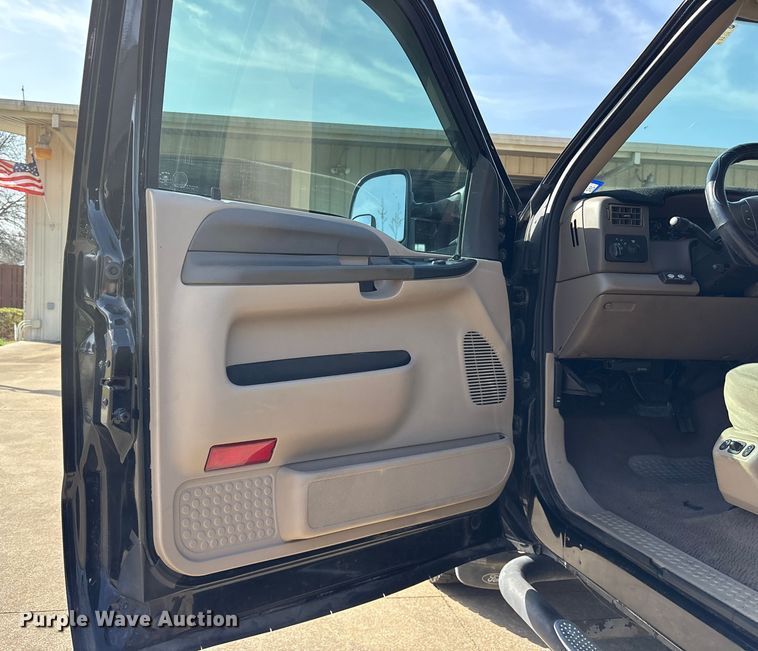 image for item ES8583 2000 Ford F250 Super Duty Ext. Cab pickup truck