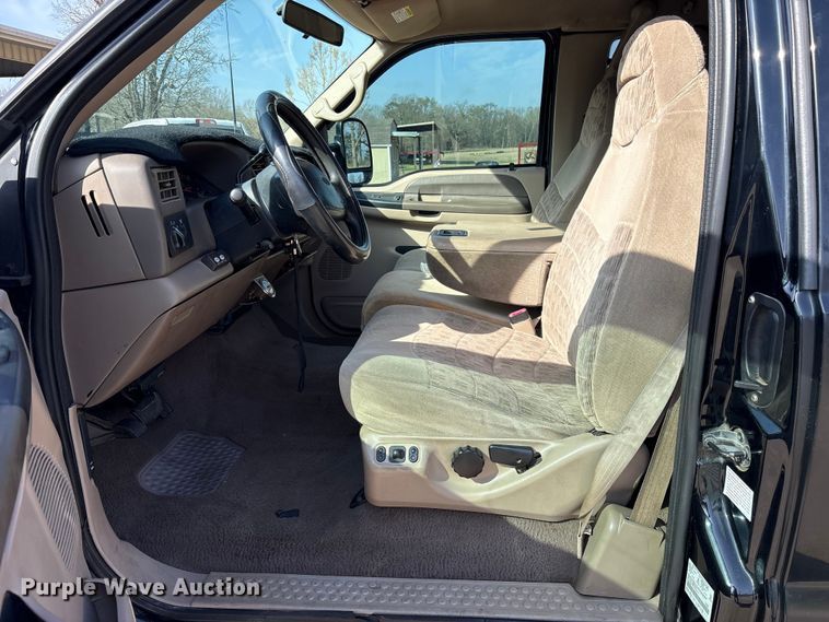 image for item ES8583 2000 Ford F250 Super Duty Ext. Cab pickup truck