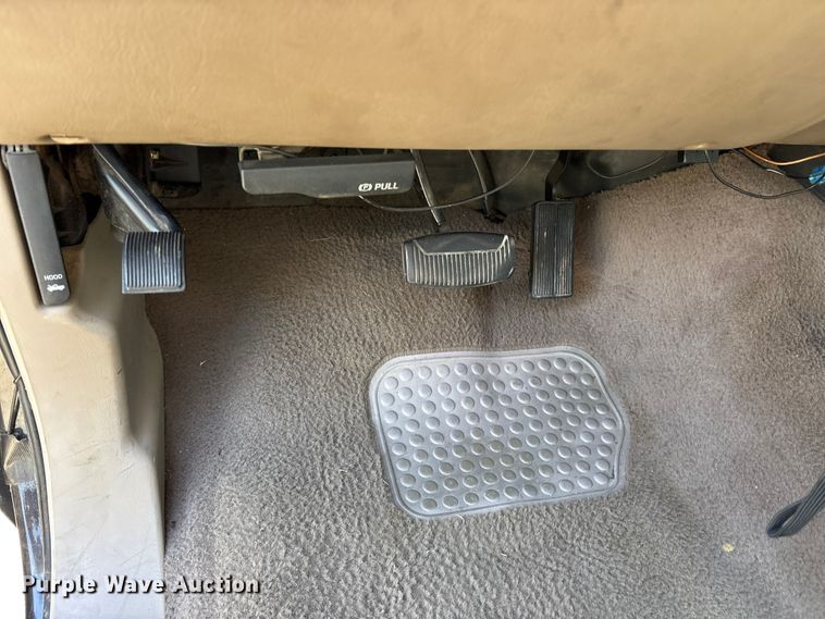 image for item ES8583 2000 Ford F250 Super Duty Ext. Cab pickup truck