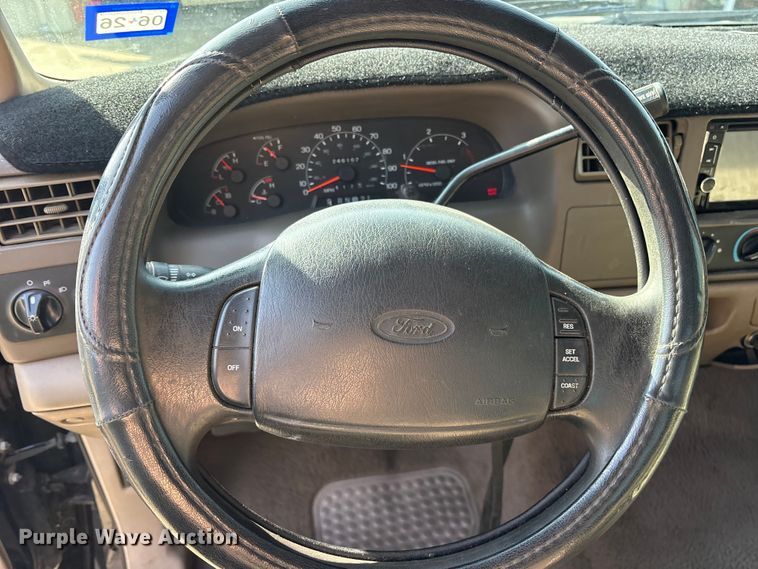 image for item ES8583 2000 Ford F250 Super Duty Ext. Cab pickup truck