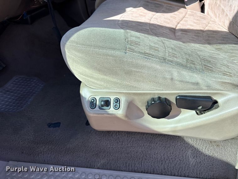 image for item ES8583 2000 Ford F250 Super Duty Ext. Cab pickup truck