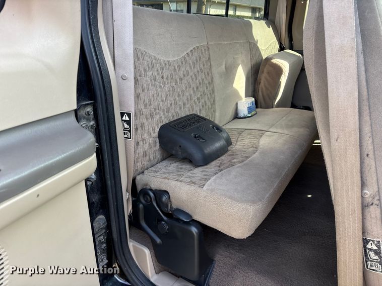 image for item ES8583 2000 Ford F250 Super Duty Ext. Cab pickup truck