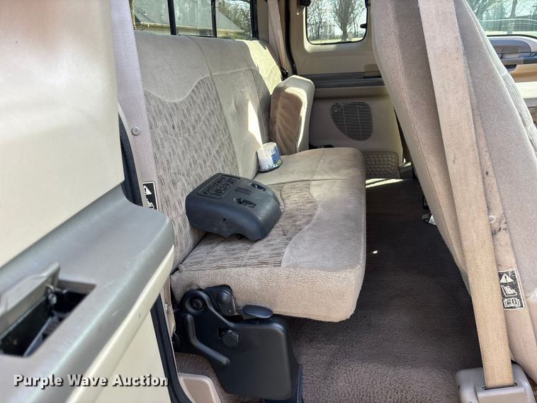 image for item ES8583 2000 Ford F250 Super Duty Ext. Cab pickup truck