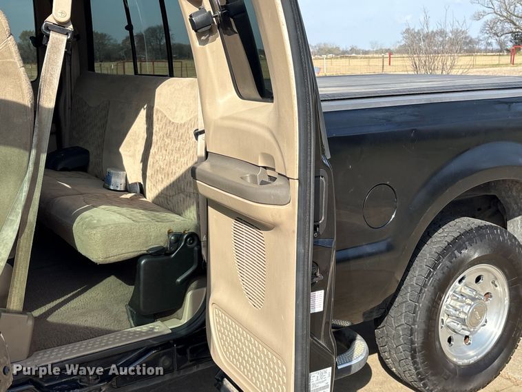 image for item ES8583 2000 Ford F250 Super Duty Ext. Cab pickup truck