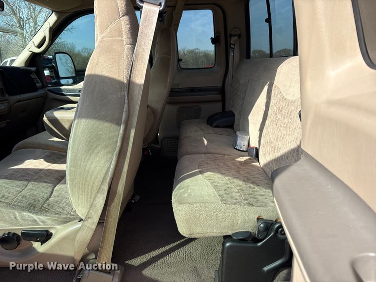 image for item ES8583 2000 Ford F250 Super Duty Ext. Cab pickup truck