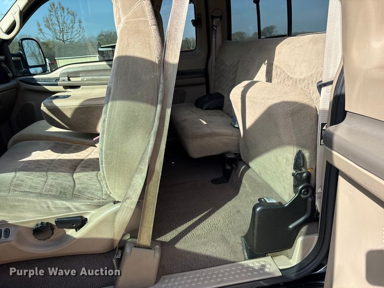 image for item ES8583 2000 Ford F250 Super Duty Ext. Cab pickup truck