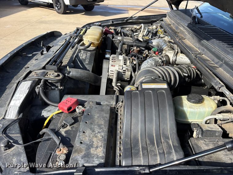 image for item ES8583 2000 Ford F250 Super Duty Ext. Cab pickup truck