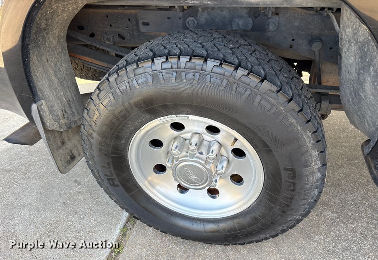 image for item ES8583 2000 Ford F250 Super Duty Ext. Cab pickup truck