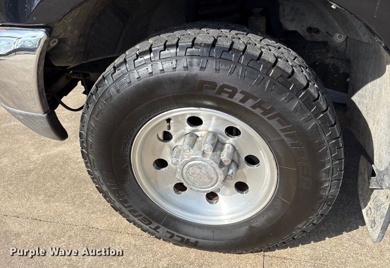 image for item ES8583 2000 Ford F250 Super Duty Ext. Cab pickup truck