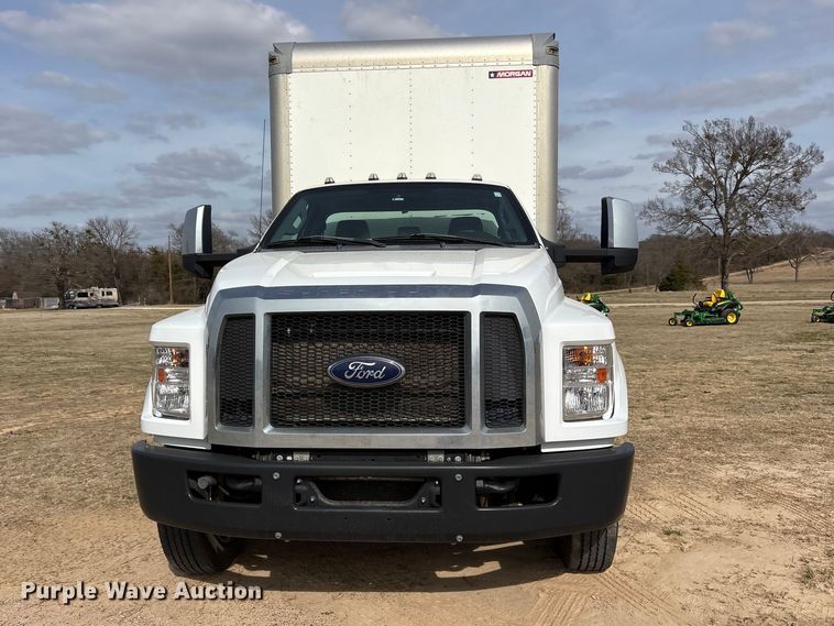 image for item ES8621 2021 Ford F750 box truck