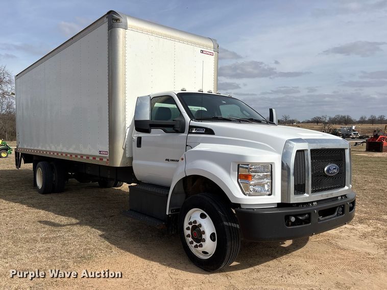 image for item ES8621 2021 Ford F750 box truck