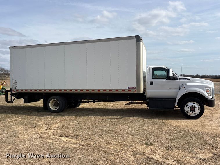 image for item ES8621 2021 Ford F750 box truck