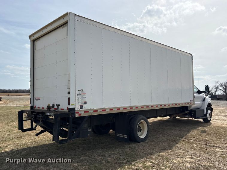 image for item ES8621 2021 Ford F750 box truck
