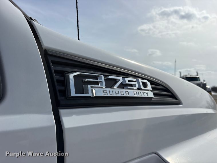 image for item ES8621 2021 Ford F750 box truck