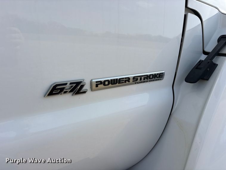 image for item ES8621 2021 Ford F750 box truck