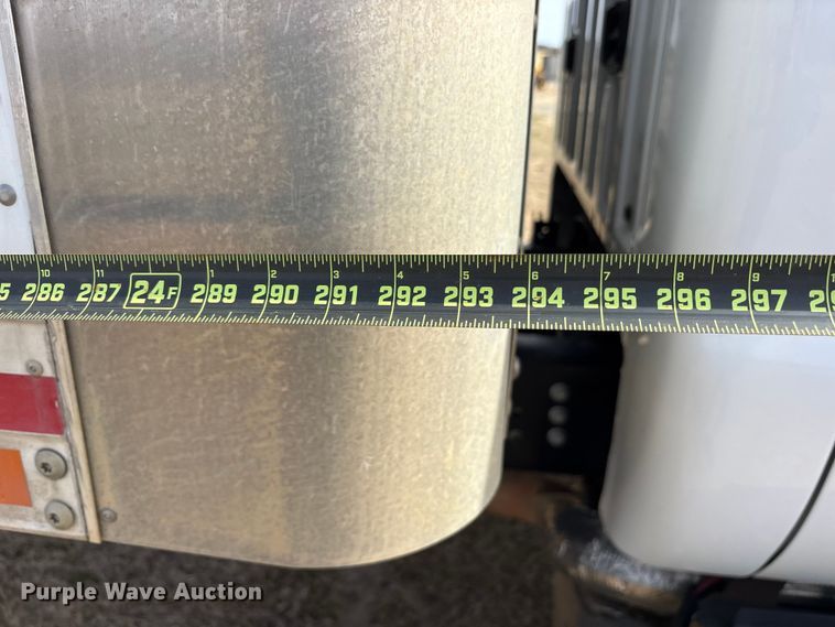 image for item ES8621 2021 Ford F750 box truck