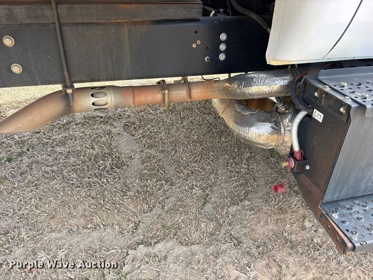 image for item ES8621 2021 Ford F750 box truck