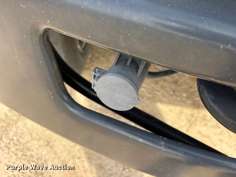 image for item ES8621 2021 Ford F750 box truck