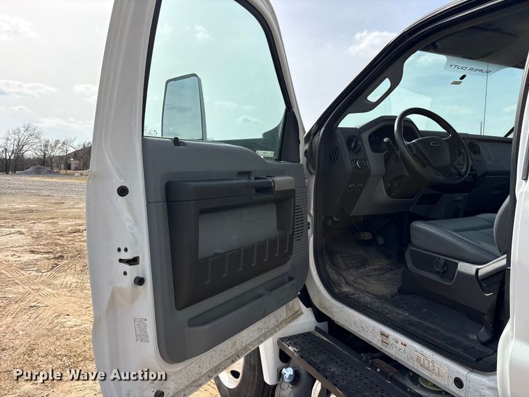 image for item ES8621 2021 Ford F750 box truck