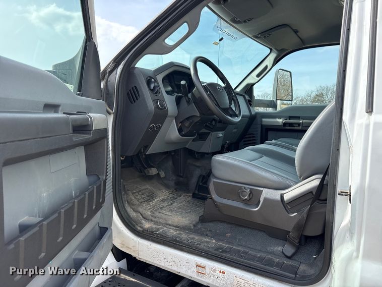 image for item ES8621 2021 Ford F750 box truck