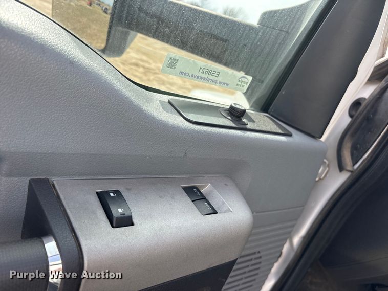 image for item ES8621 2021 Ford F750 box truck