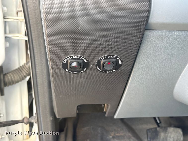 image for item ES8621 2021 Ford F750 box truck