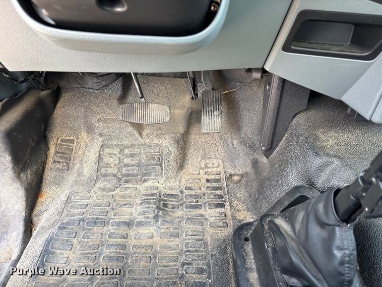 image for item ES8621 2021 Ford F750 box truck