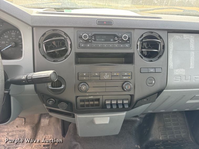 image for item ES8621 2021 Ford F750 box truck