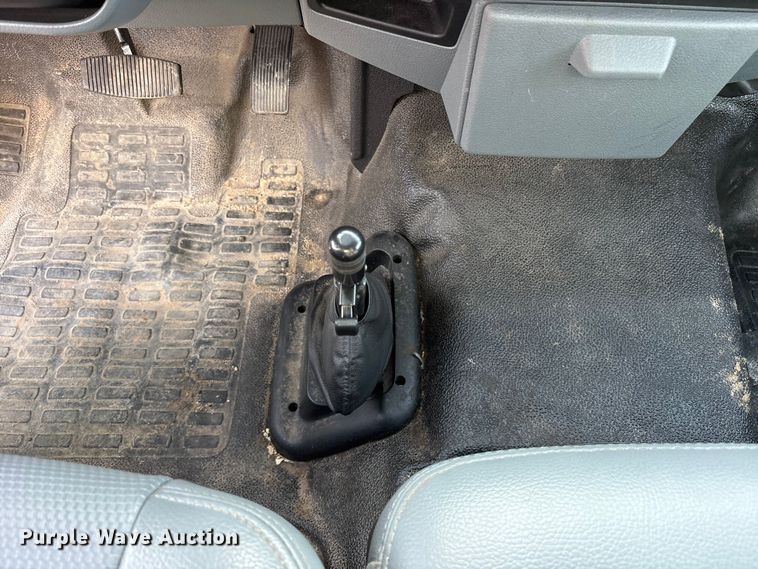 image for item ES8621 2021 Ford F750 box truck