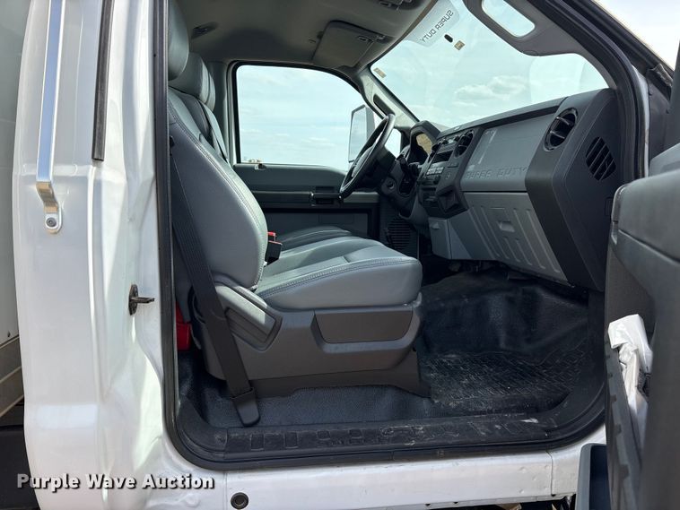 image for item ES8621 2021 Ford F750 box truck