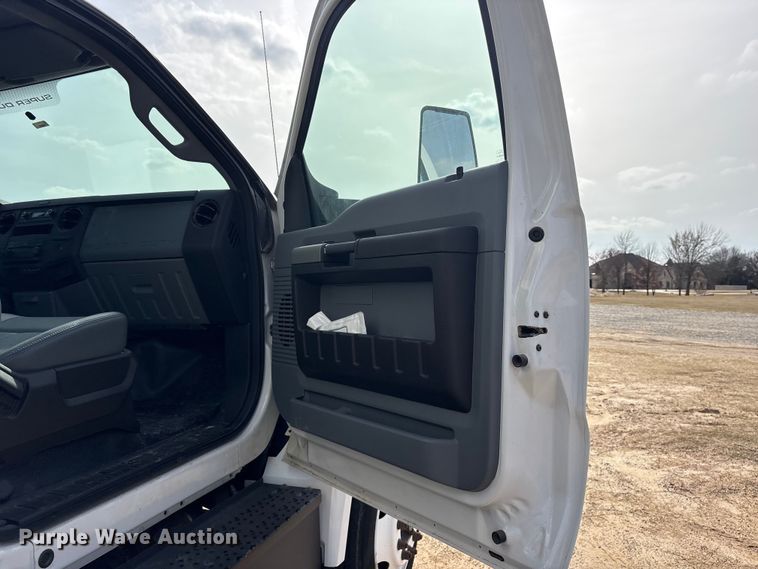 image for item ES8621 2021 Ford F750 box truck