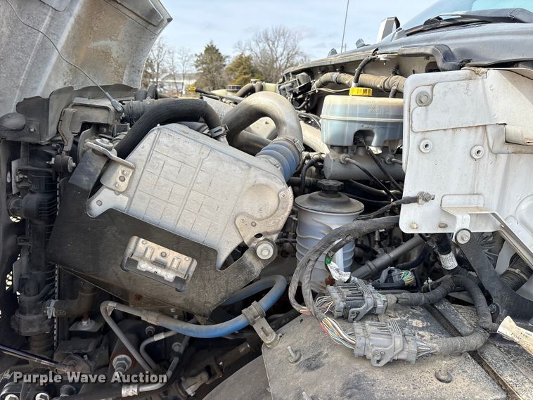 image for item ES8621 2021 Ford F750 box truck