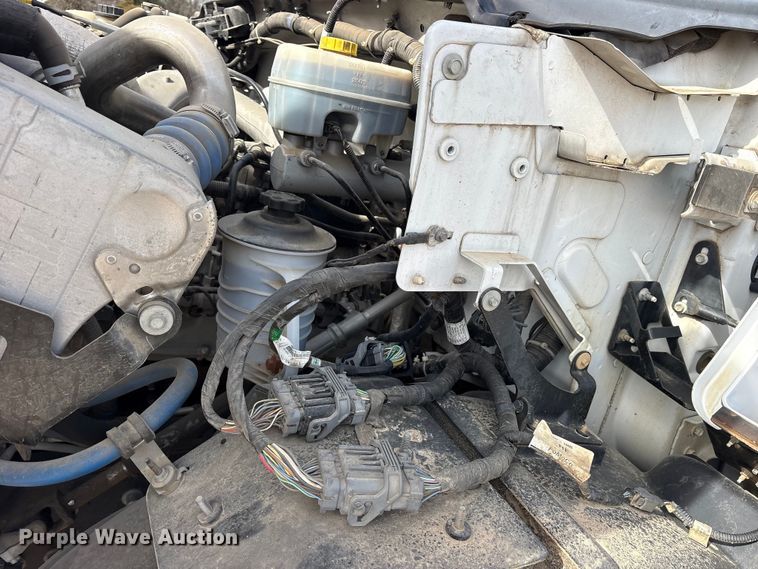 image for item ES8621 2021 Ford F750 box truck