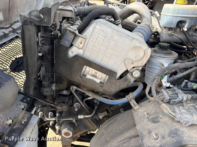 image for item ES8621 2021 Ford F750 box truck