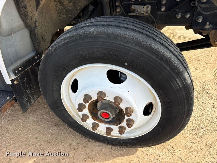 image for item ES8621 2021 Ford F750 box truck