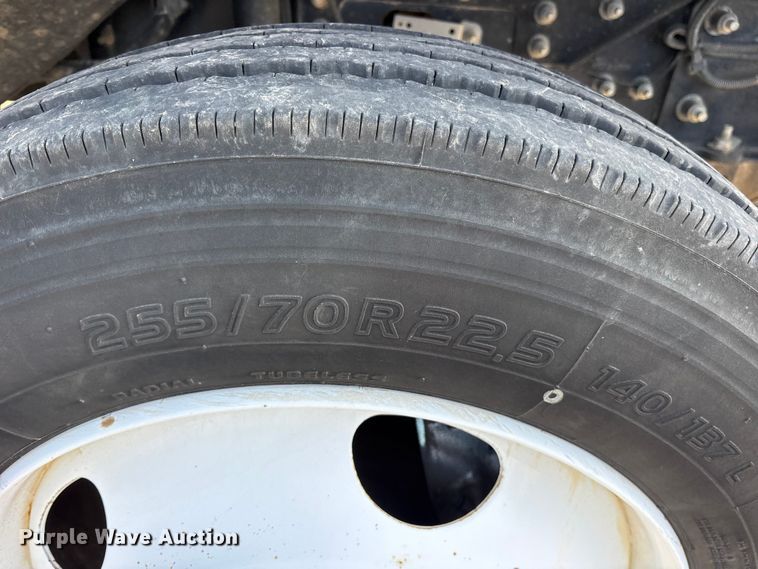 image for item ES8621 2021 Ford F750 box truck