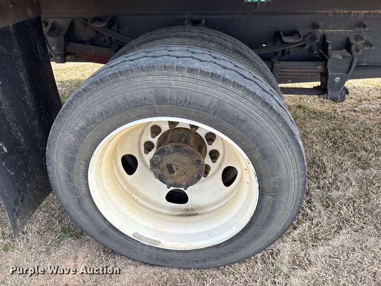 image for item ES8621 2021 Ford F750 box truck