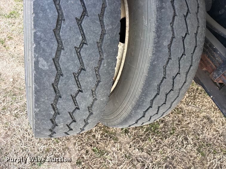 image for item ES8621 2021 Ford F750 box truck