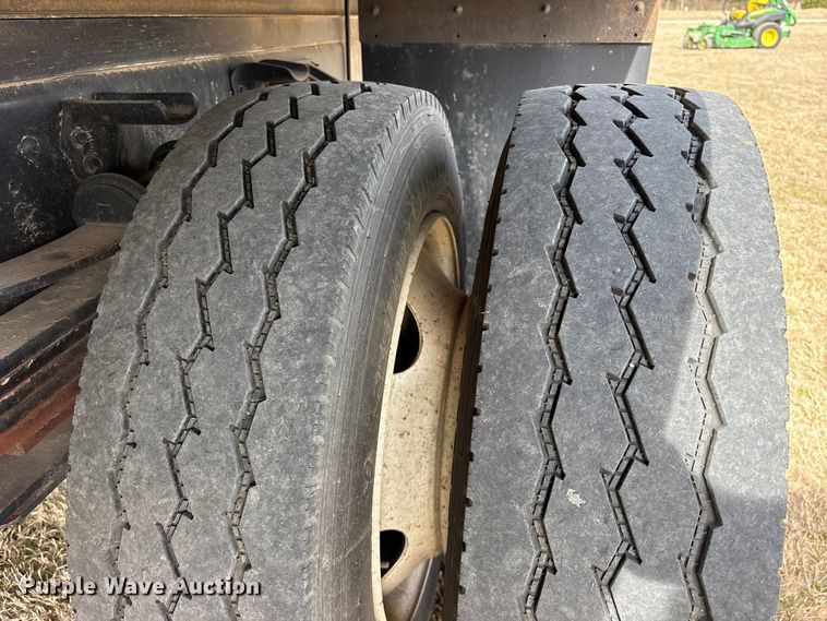 image for item ES8621 2021 Ford F750 box truck