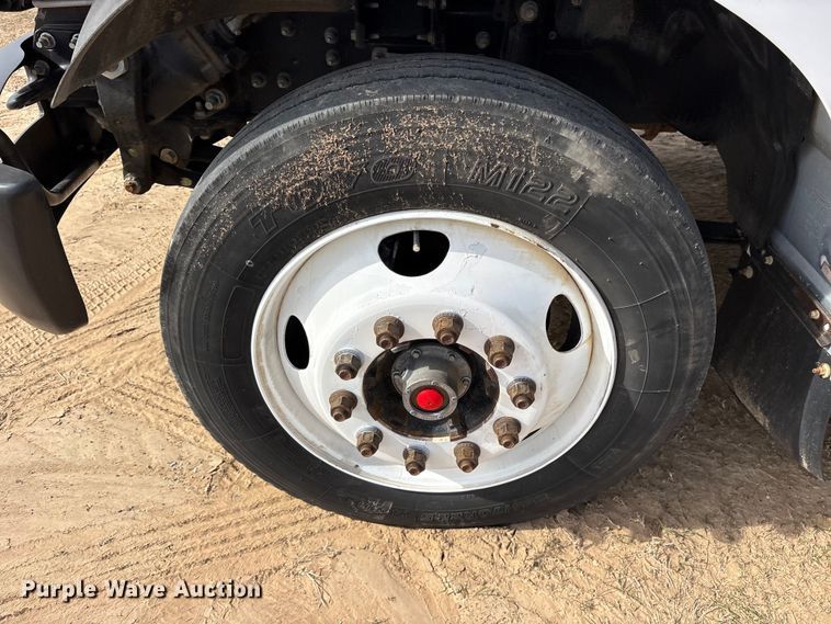 image for item ES8621 2021 Ford F750 box truck