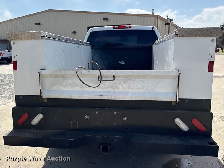 image for item ES8625 2009 Chevrolet Silverado 2500HD utility bed pickup truck