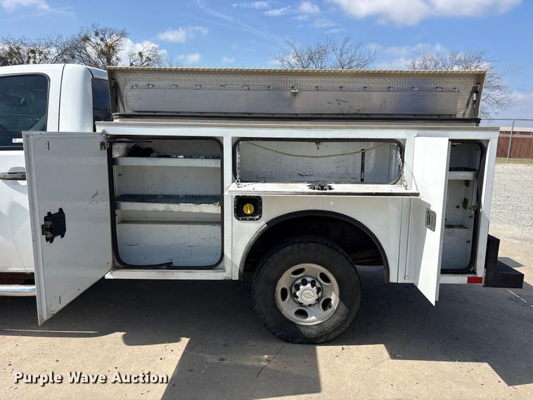 image for item ES8625 2009 Chevrolet Silverado 2500HD utility bed pickup truck