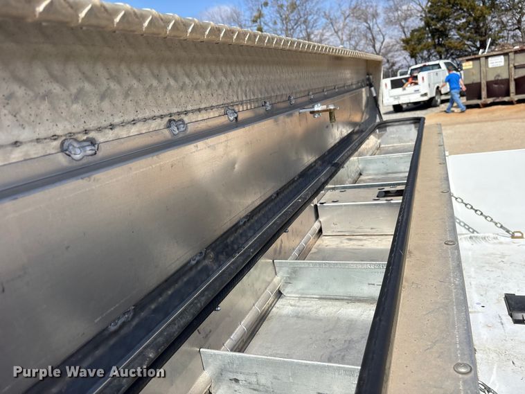 image for item ES8625 2009 Chevrolet Silverado 2500HD utility bed pickup truck