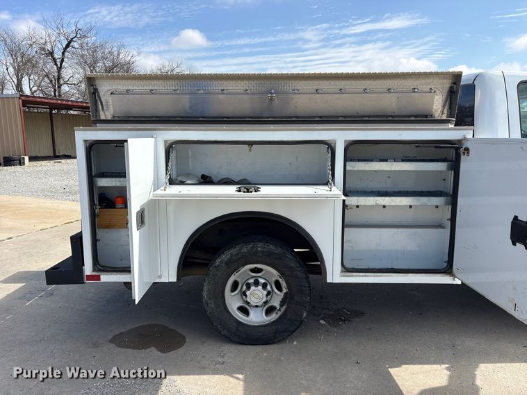 image for item ES8625 2009 Chevrolet Silverado 2500HD utility bed pickup truck